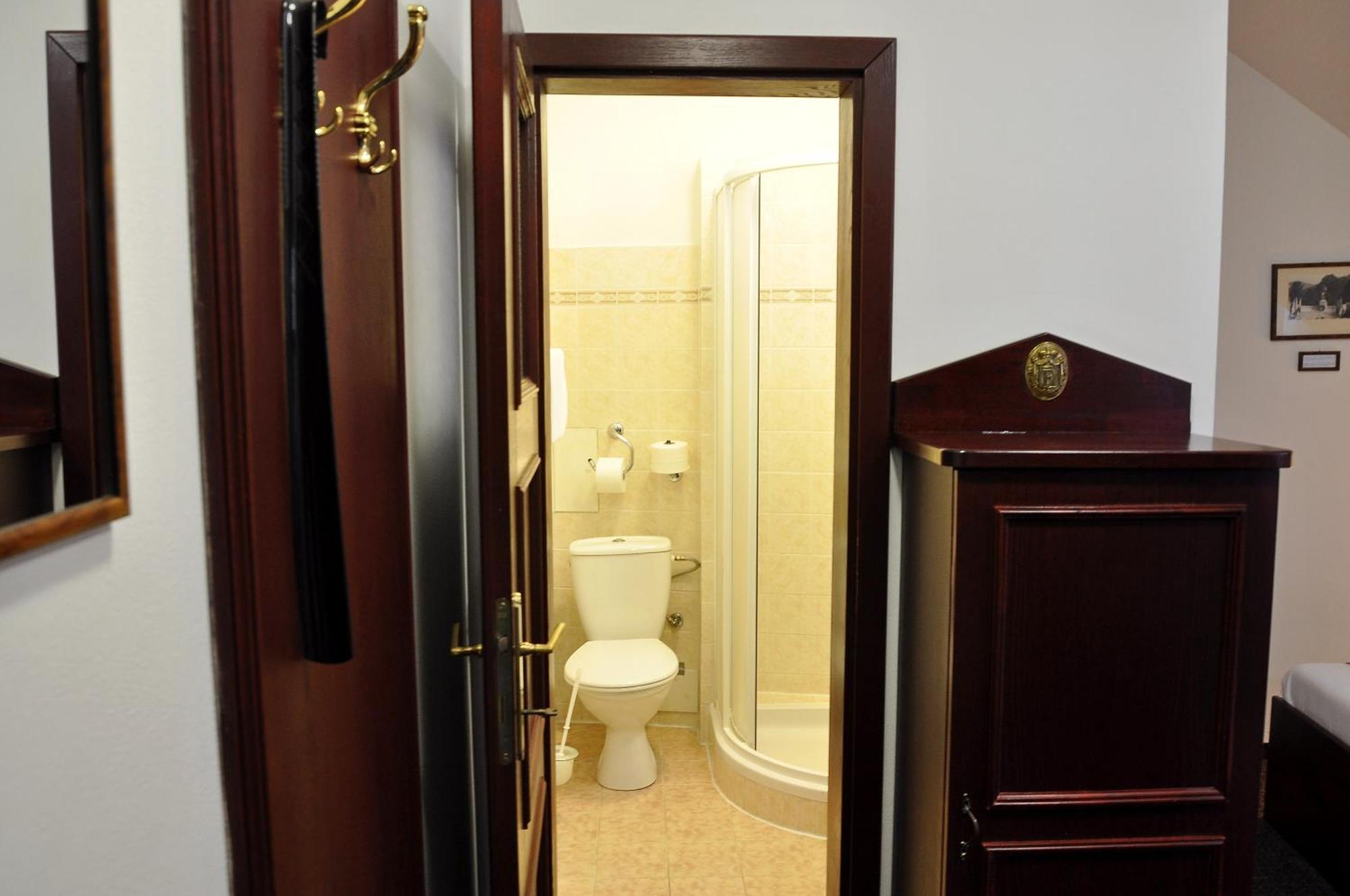 Hotel Cisar Ferdinand Loket Rom bilde